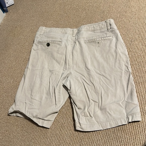 Khaki shorts - Picture 2 of 2